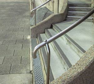 Insufficient return on handrail end